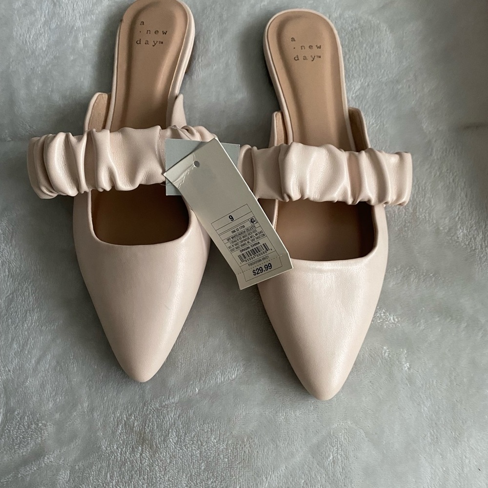 Flat shoes